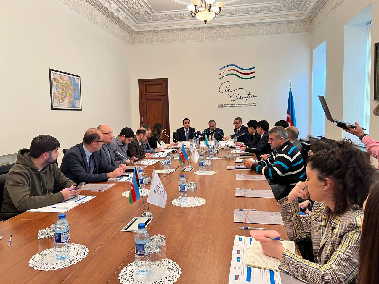 Azərbaycan-Qazaxıstan Ekspert Şurasının üçüncü iclasına həsr olunan  dəyirmi masa təşkil edilib